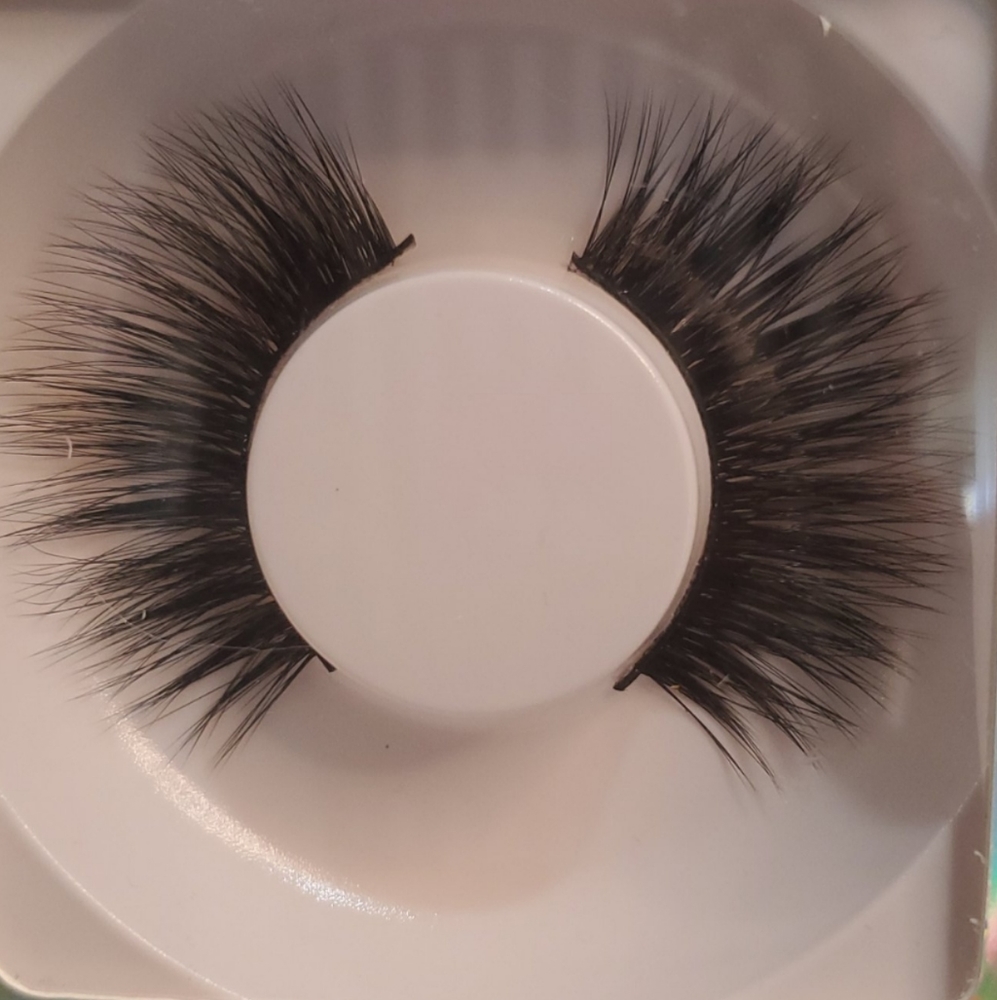 Eyelaches - Picture 3 of 3